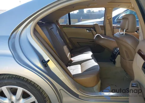 2009 Mercedes-Benz S 550 4Matic z USA, uszkodzony, nr VIN WDDNG86X49A268373